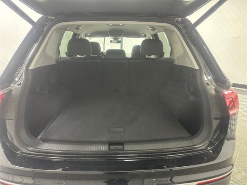 Used 2024 Volkswagen Tiguan SE image 19