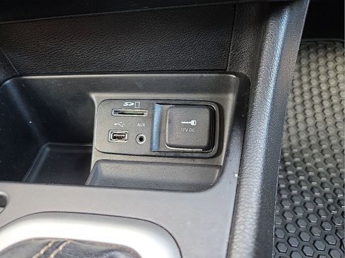 Used 2018 Jeep Cherokee Latitude Plus w/ Comfort/Convenience Group FWD image 20