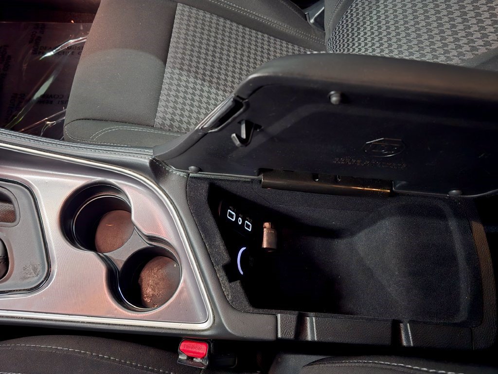 Used 2020 Dodge Challenger SXT RWD image 26