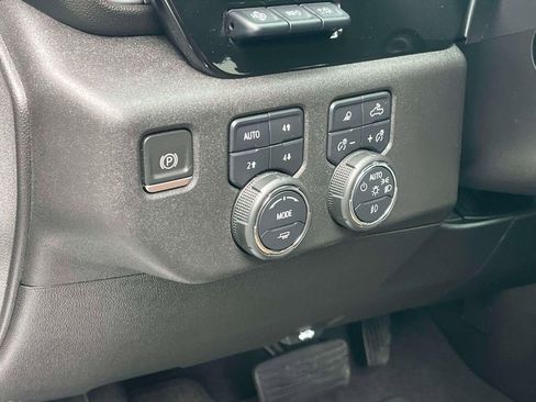 Certified 2023 Chevrolet Silverado 1500 High Country w/ Technology Package AWD/4WD image 28