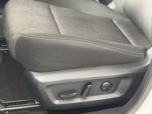 Used 2025 Nissan Rogue SV AWD/4WD image 19