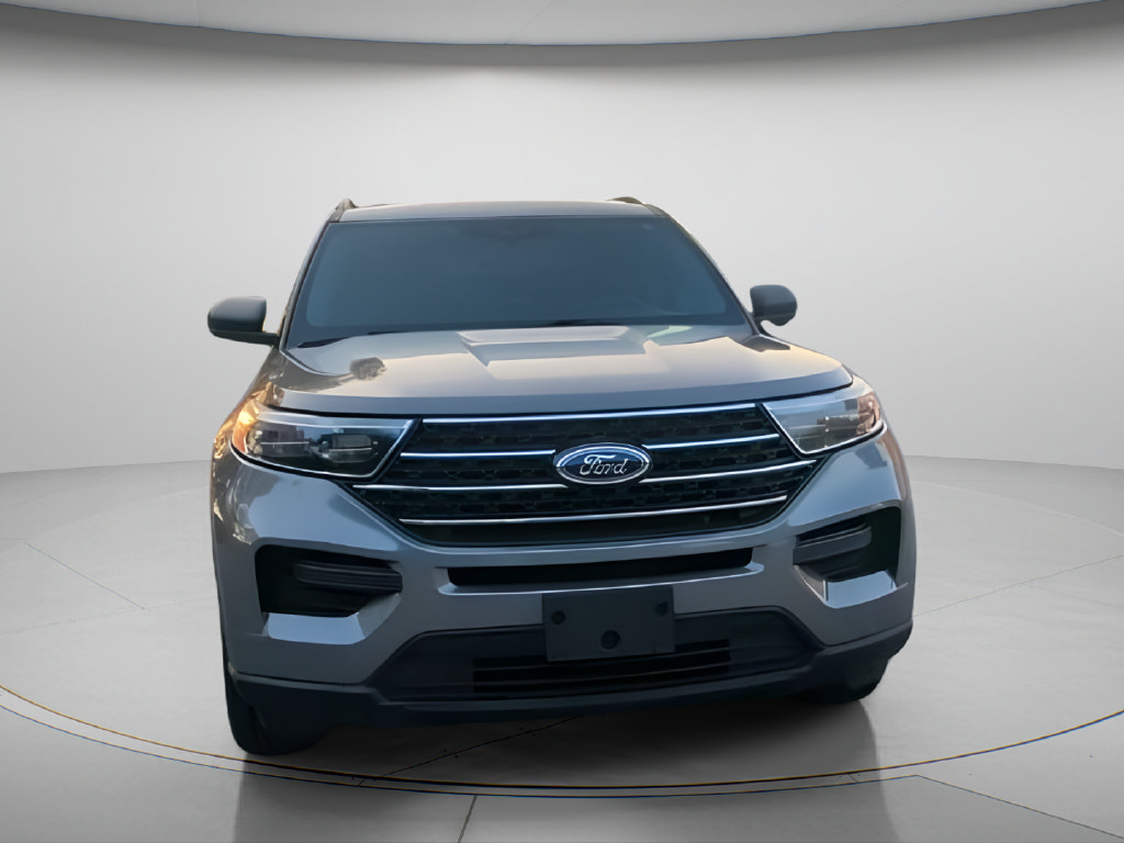 Used 2023 Ford Explorer XLT AWD/4WD image 5