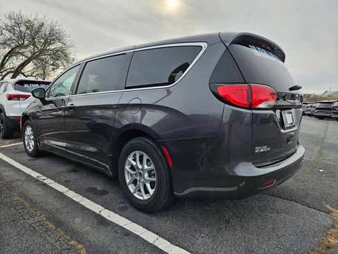 Used 2023 Chrysler Voyager LX image 6