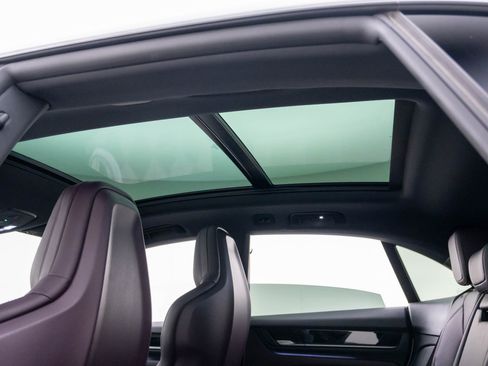 Certified 2025 Porsche Macan 4 Electric AWD/4WD image 19