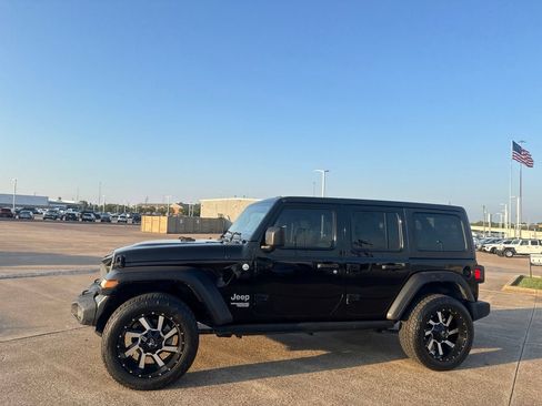 Used 2019 Jeep Wrangler Unlimited Sport S AWD/4WD image 8