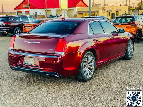 Used 2018 Chrysler 300 Touring L image 8