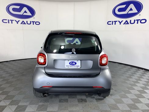 Used 2016 smart fortwo Prime RWD image 4
