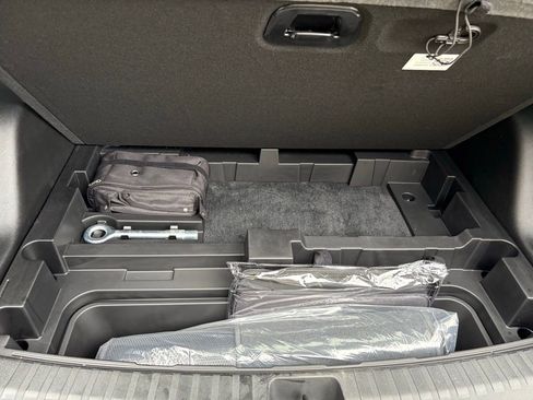 Used 2024 Chevrolet Blazer EV LT image 11