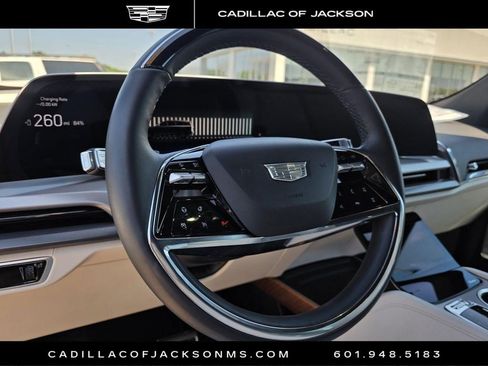 New 2026 Cadillac Vistiq Luxury w/ LPO, Floor Liner Package AWD/4WD image 8