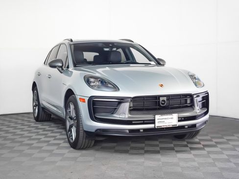 Used 2024 Porsche Macan Turbo image 8