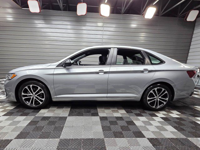 Used 2023 Volkswagen Jetta Sport FWD image 9