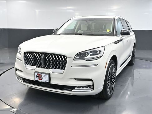 Used 2023 Lincoln Aviator Black Label w/ Dynamic Handling Package AWD/4WD image 12