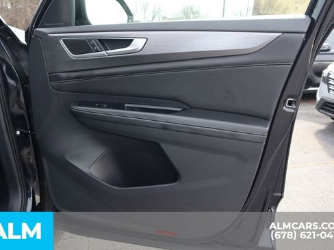 Used 2025 Volkswagen Atlas Cross Sport SE FWD image 31