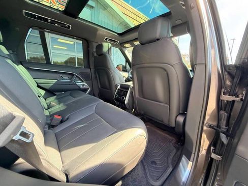Used 2023 Land Rover Range Rover SE image 35
