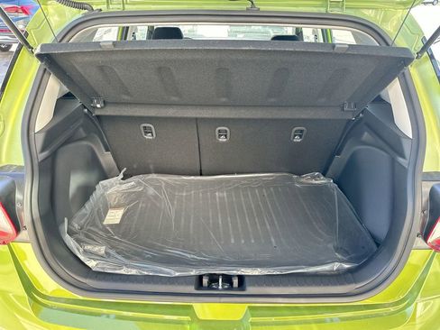 Used 2023 Hyundai Venue SEL image 19