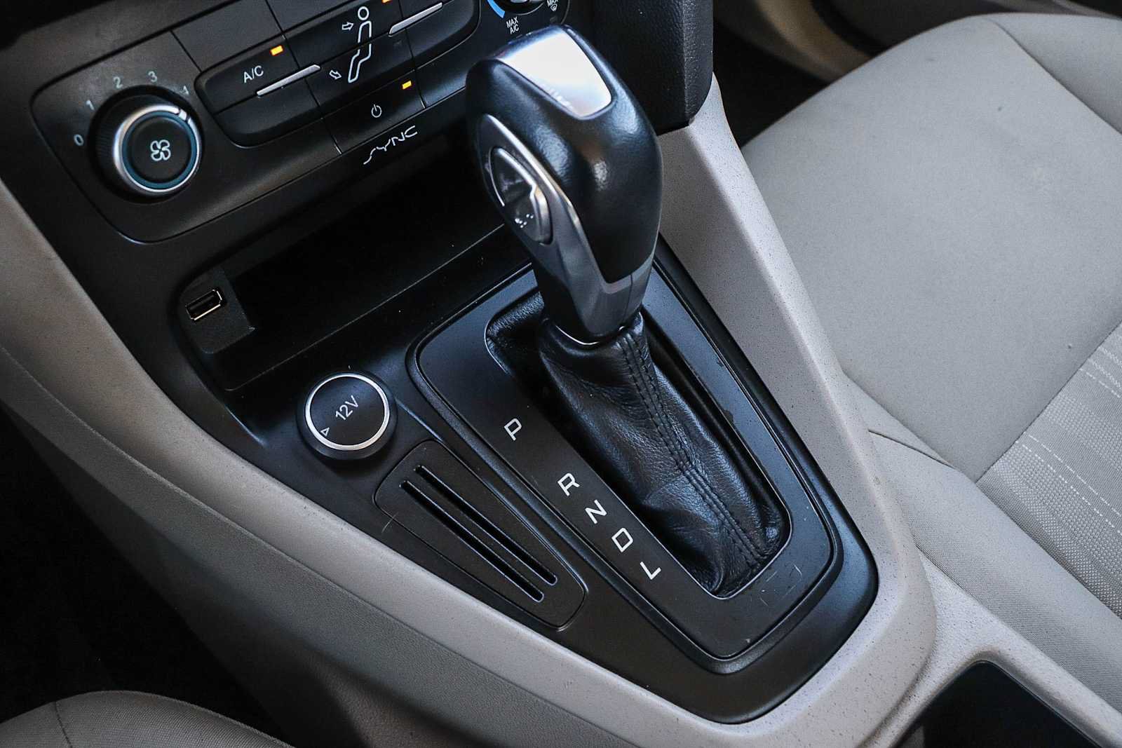 Used 2015 Ford Focus SE FWD image 21