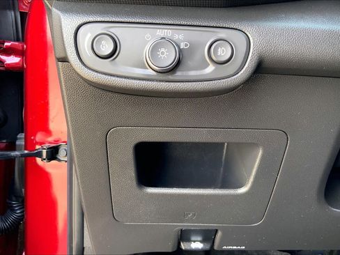 Used 2023 Chevrolet TrailBlazer RS w/ Sun and Liftgate Package image 33