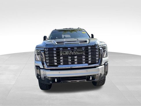 Used 2024 GMC Sierra 2500 Denali Ultimate AWD/4WD image 2