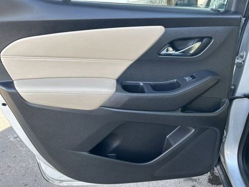 Used 2022 Chevrolet Traverse LS image 31