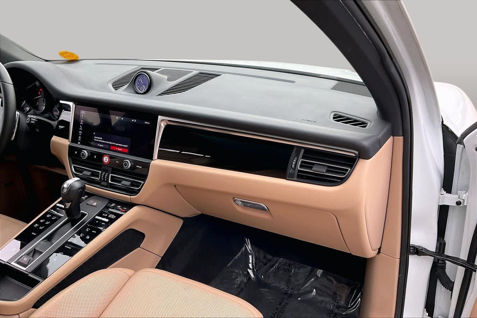 Used 2024 Porsche Macan AWD/4WD image 17