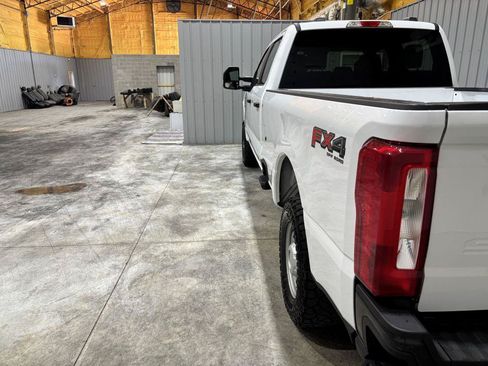 Used 2023 Ford F250 XL w/ FX4 Off-Road Package AWD/4WD image 9