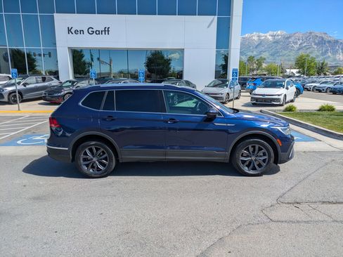Used 2022 Volkswagen Tiguan SE AWD/4WD image 2