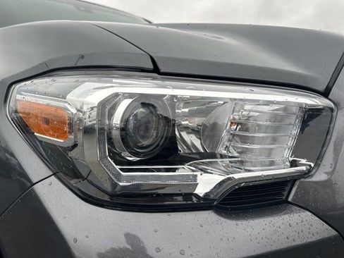 Used 2022 Toyota Tacoma TRD Off-Road w/ Technology Package image 39