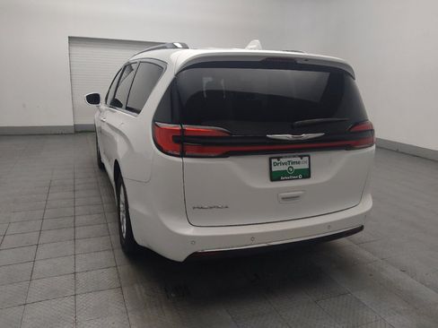 Used 2021 Chrysler Pacifica Touring-L FWD image 5