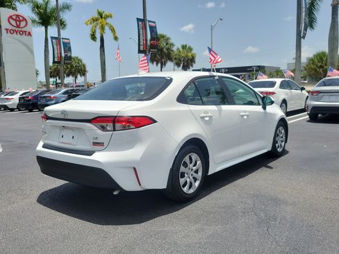 Used 2025 Toyota Corolla LE FWD image 12