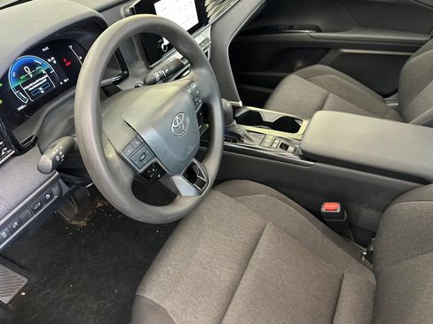 Used 2026 Toyota Camry LE FWD image 8