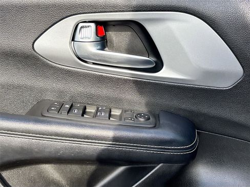 Used 2019 Chrysler Pacifica Touring Plus w/ S Appearance Package image 19