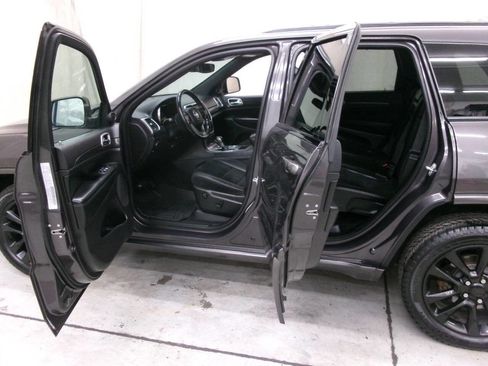 Used 2018 Jeep Grand Cherokee Altitude image 12