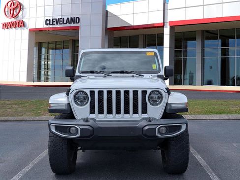 Used 2020 Jeep Gladiator Overland AWD/4WD image 3