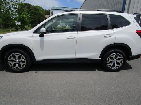 Used 2021 Subaru Forester Premium AWD/4WD image 4