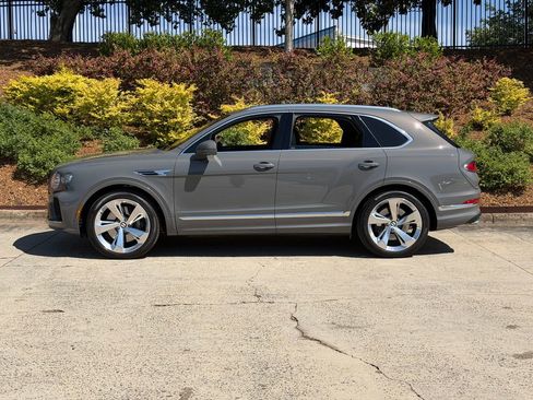 Used 2025 Bentley Bentayga AWD/4WD image 9