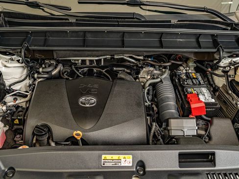 Used 2021 Toyota Highlander Limited image 39