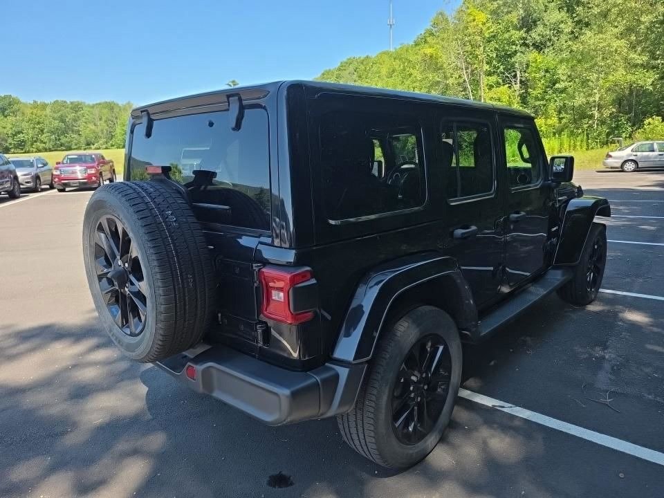 Used 2022 Jeep Wrangler Unlimited Sahara w/ Cold Weather Group AWD/4WD image 6