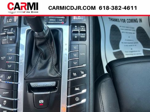 Used 2020 Porsche Macan S AWD/4WD image 29