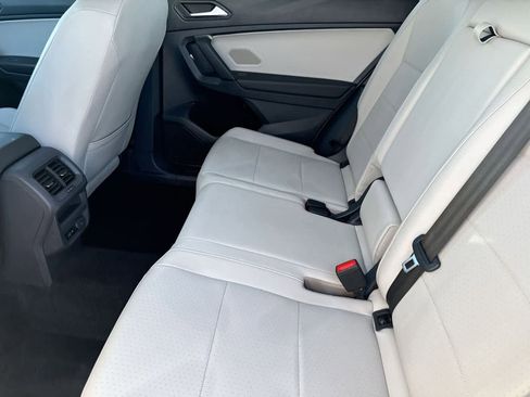Used 2019 Volkswagen Tiguan SE w/ Panoramic Sunroof Package image 14