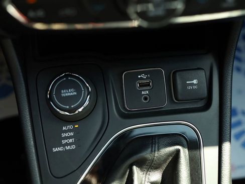 Used 2020 Jeep Cherokee Limited image 23