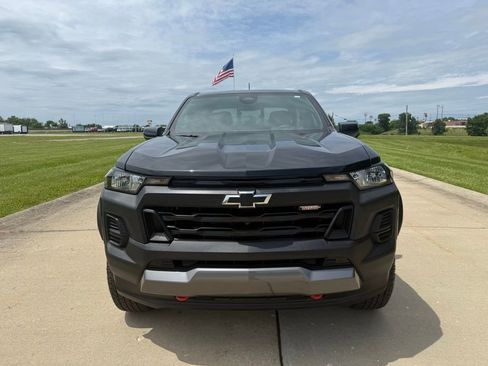 Used 2024 Chevrolet Colorado Trail Boss w/ Technology Package AWD/4WD image 9
