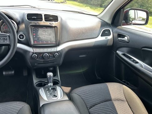 Used 2019 Dodge Journey SE FWD image 22