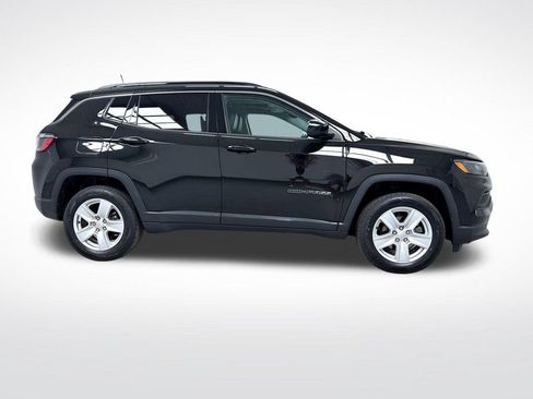 Used 2022 Jeep Compass Latitude w/ Sun and Sound Group AWD/4WD image 2
