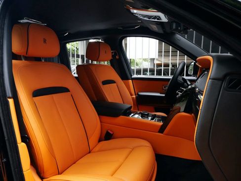 Certified 2023 Rolls-Royce Cullinan Black Badge w/ Dark Exterior Package AWD/4WD image 33