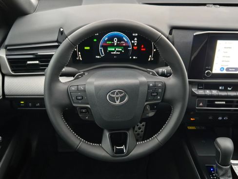 Used 2025 Toyota Camry SE image 22