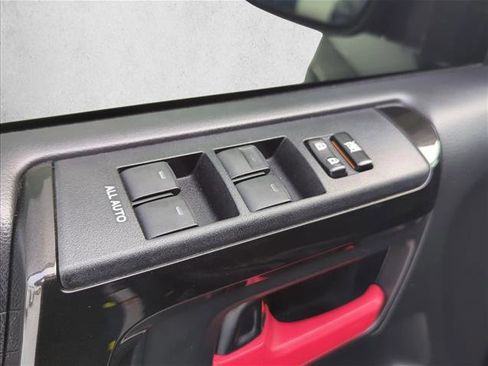 Used 2018 Toyota 4Runner TRD Off-Road image 8