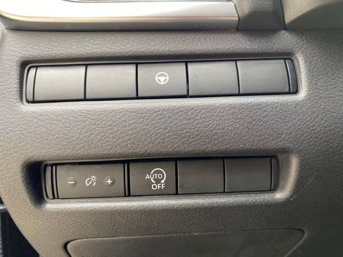 Used 2023 Nissan Rogue SV image 30