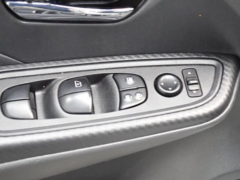 Used 2025 Nissan Versa SV FWD image 15