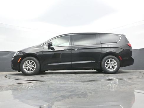Used 2024 Chrysler Pacifica Touring-L FWD image 52