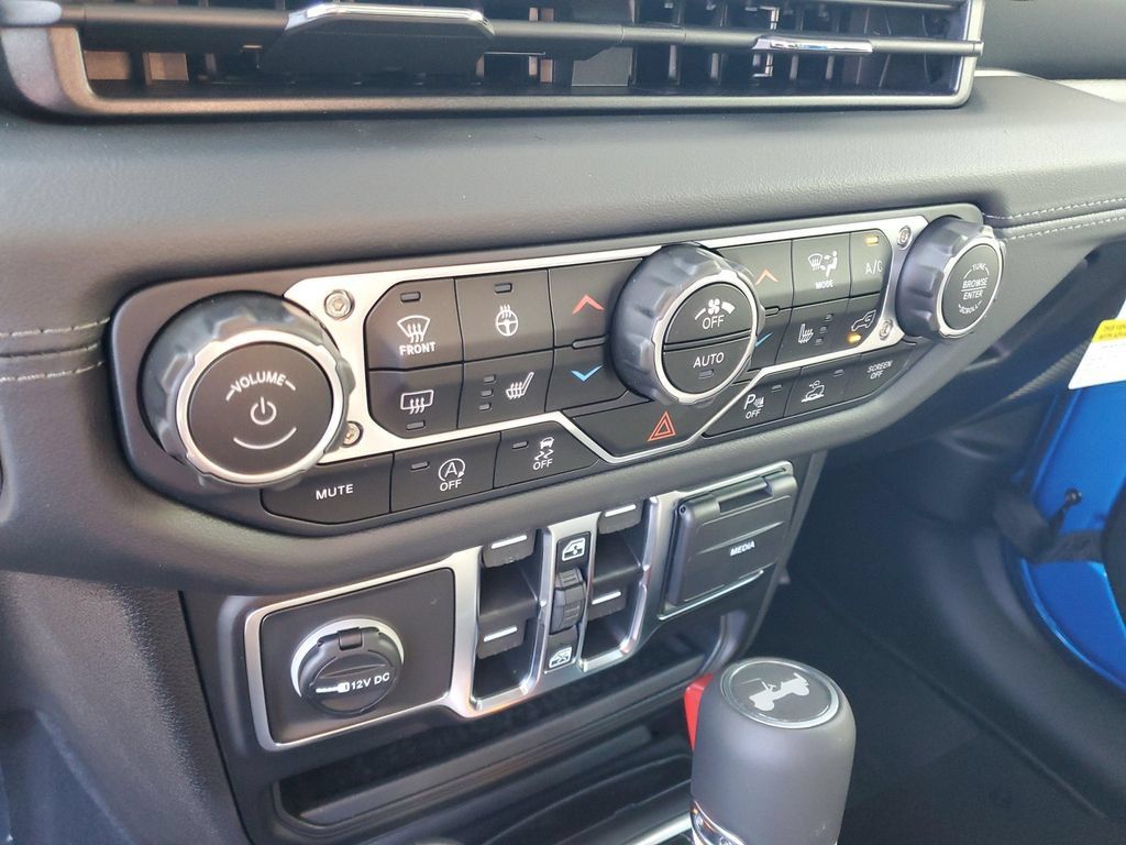 New 2025 Jeep Wrangler Unlimited Sahara AWD/4WD image 27